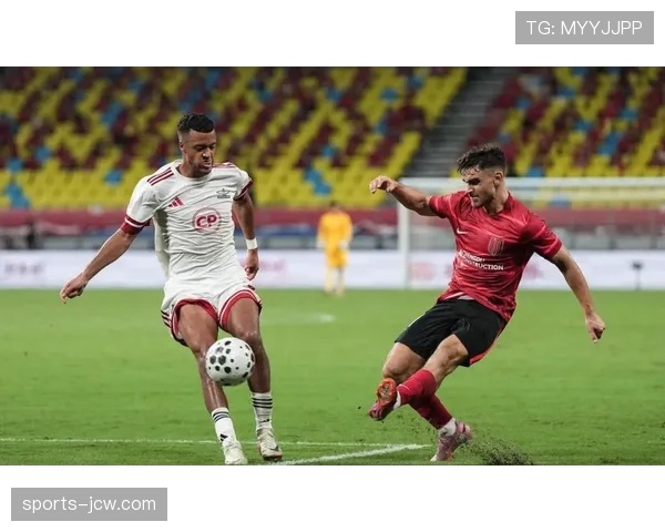 成都蓉城变阵四后卫体系 阿洛伊西激活双塔进攻组合效果显著